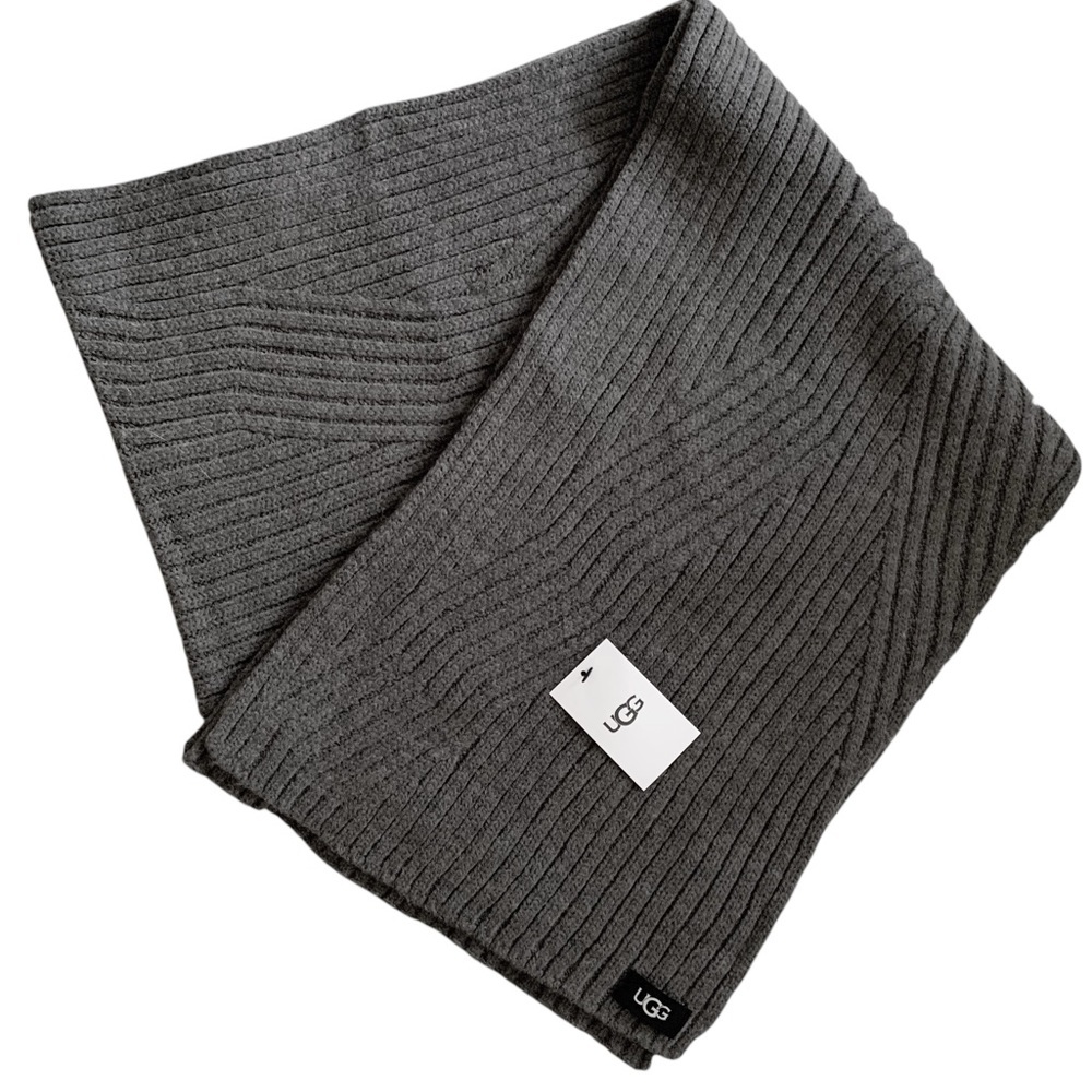 UGG Rib-Knit Scarf! - Picture 5 of 6